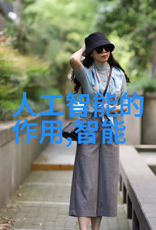图1:一位医护人员在使用自动洗手机会