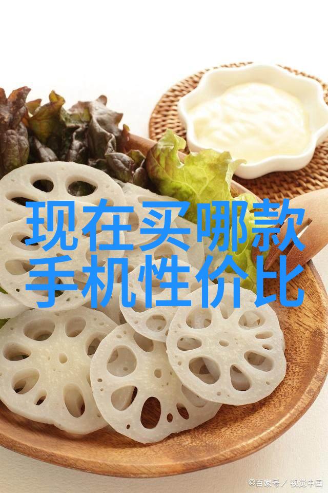 为何一些家庭选择了使用实木材质来制作浴室柜和镜框以增强装修效果图的自然风情