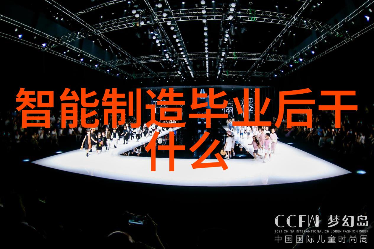 牛顿万有引力与科学革命的奠基者