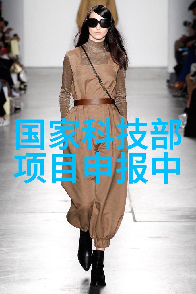 三相电动力全能粉碎机高效多功能的工业级研磨解决方案